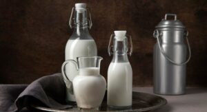 Imagen de botellas de leche de cabra